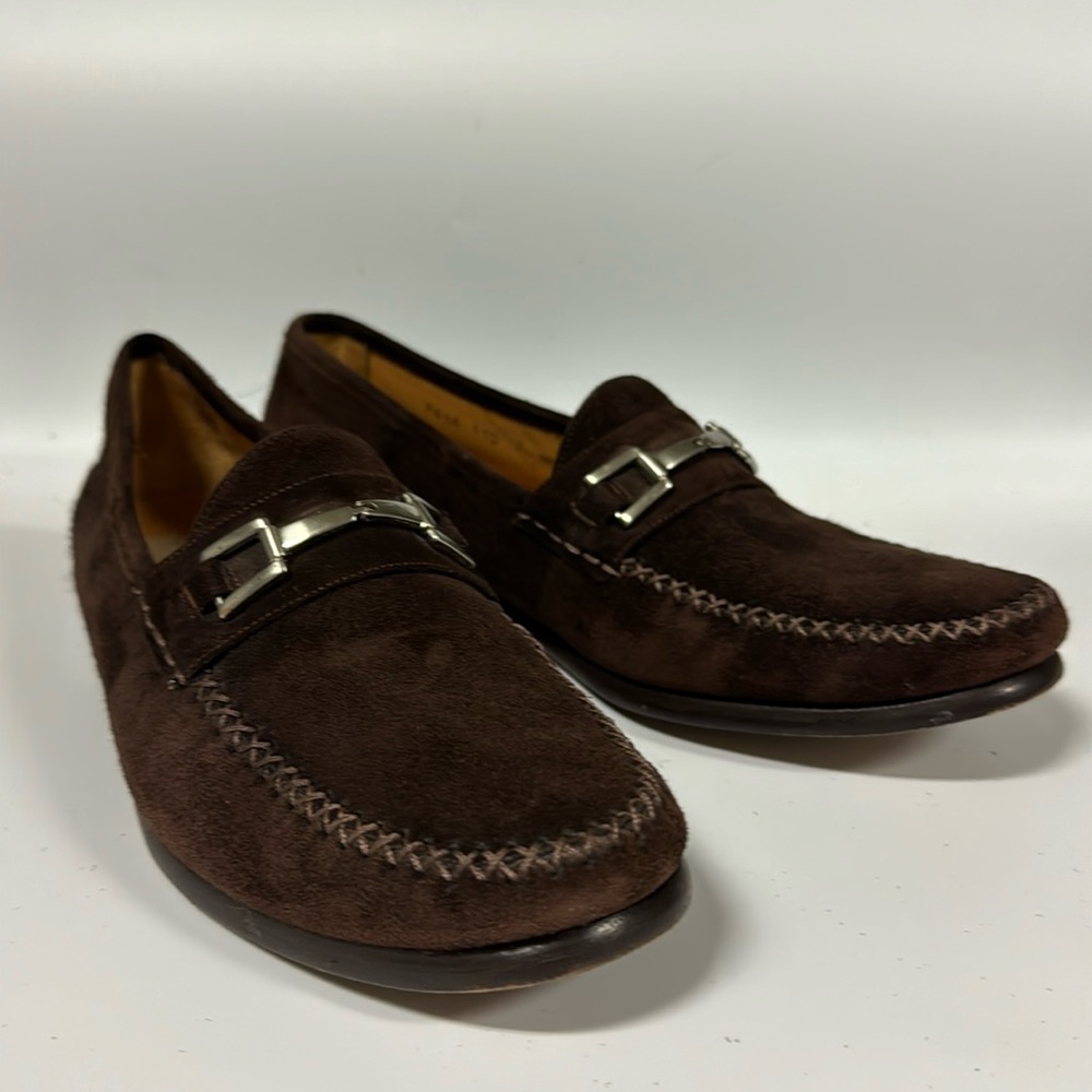 Mezlan Vero Cuoio men’s size 9D. Suede. Maroon color.